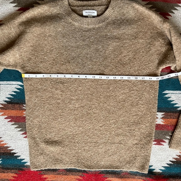 Hudson’s Bay Company (Hudson North) Crewneck Sweater. Women’s XS (relaxed fit) - Picture 4 of 8